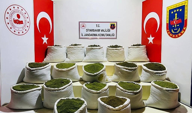Diyarbakır’da tonlarca uyuşturucu bitkisi ele geçirildi