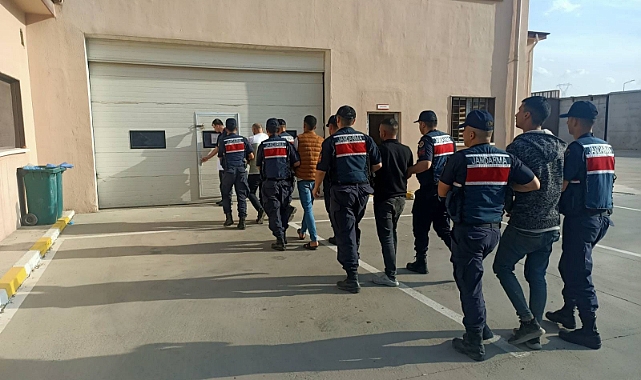 Jandarmadan göçmen kaçakçılarına suçüstü