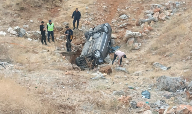 Kontrolden çıkan araç şarampole yuvarlandı: Yaralılar var