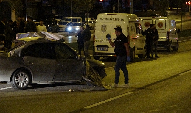 Kontrolden çıkan otomobil tırın dorsesine çarptı: 1 ölü