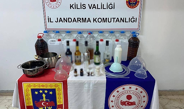 Litrelerce kaçak alkol ele geçirildi: 2 gözaltı