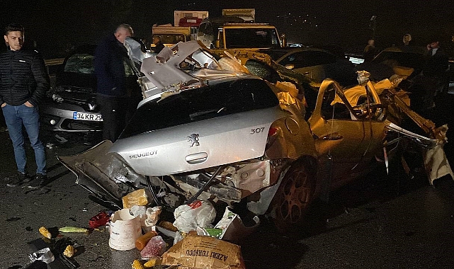 Ortalık savaş alanına döndü: 26 araç kazaya karıştı, çok sayıda yaralı