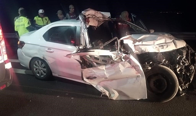 Otomobil kamyona arkadan çarptı: 2 ölü