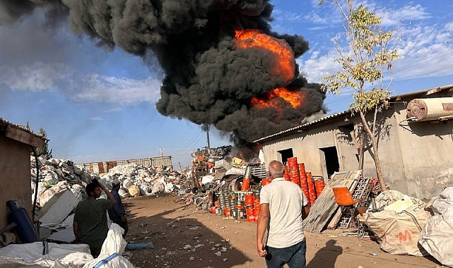 Şanlıurfa'da geri dönüşüm tesisinde korkutan yangın