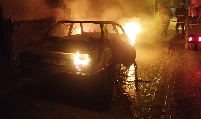Şanlıurfa’da otomobil alev alev yandı