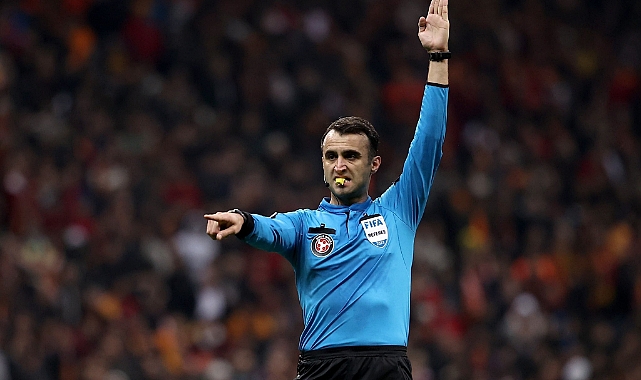 Süper Lig'de sahada Ümit Öztürk, VAR odasında Koray Gençerler