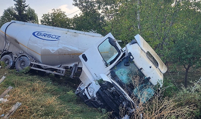 Tanker şarampole devrildi: 1 yaralı