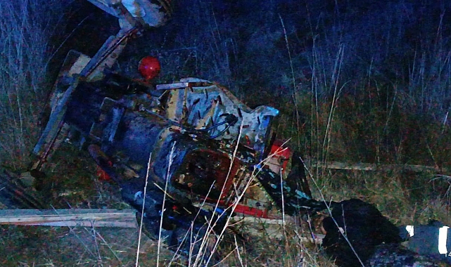 Tır park halindeki traktörü biçti: 2 ölü, 1 yaralı