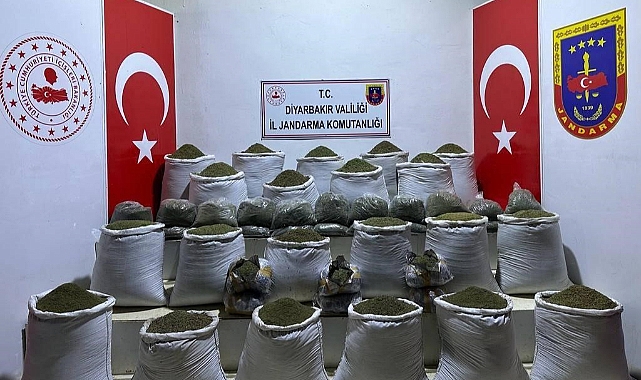 Diyarbakır'da tonlarca esrar ele geçirildi