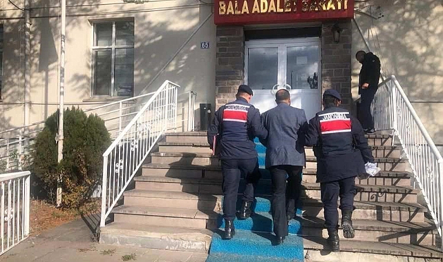 Göçmen kaçakçılarına darbe: 3 organizatör ve 17 kaçak göçmen yakalandı