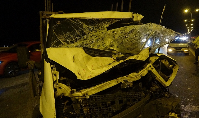 Kamyonet kaza yaptı: 10 kilometre araç kuyruğu oluştu