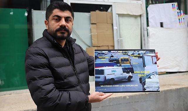 Kargo çalışanları, müşterinin iş yerini basarak camı çerçeveyi indirdi