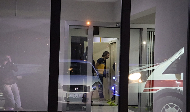 Kocasını göğsünden bıçaklayarak öldürdü