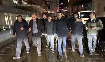 Sağanak nedeniyle kerpiç ev çöktü: Anne bulundu, 3 çocuğu kayıp
