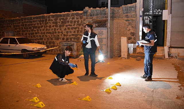 Şanlıurfa'da husumetli oldukları yakınlarının evine ateş açtılar