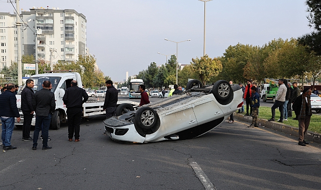 Seyir halindeki otomobilin tekerine çarpan otomobil takla attı: 1 yaralı