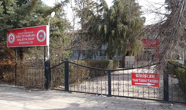 Tırla çarpışan motosikletli hayatını kaybetti