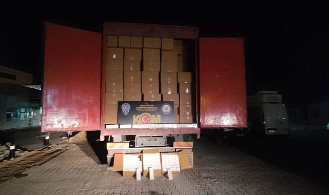 Adana’da binlerce paket gümrük kaçağı sigara ele geçirildi