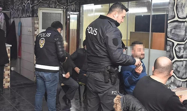 Aranması bulunan 42 kişi ve 68 düzensiz göçmen yakalandı