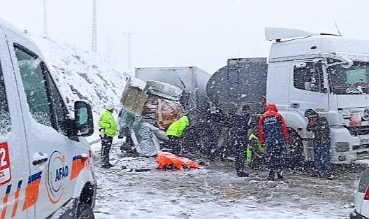 Bitlis’te zincirleme trafik kazası: 1 ölü