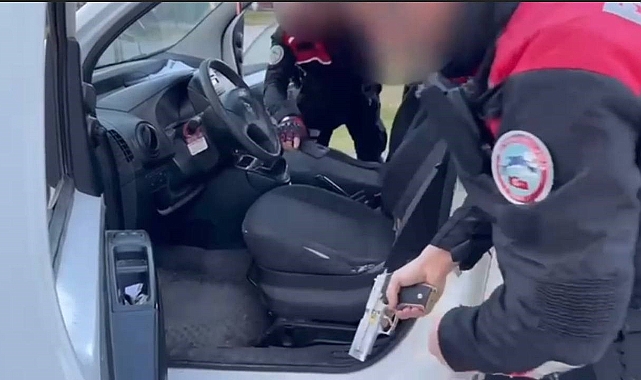 Durdurulan otomobilde ruhsatsız silah ele geçirildi