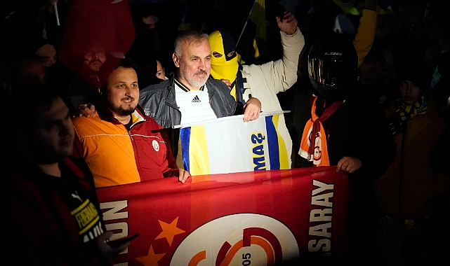 Fenerbahçeli ve Galatasaraylı taraftarlar, Sabiha Gökçen Havalimanı’na akın etti