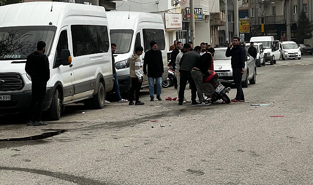 İki motosikletin kafa kafaya çapıştı: Yaralılar var