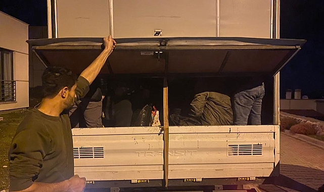 Kamyonet içerisinde 41 kaçak göçmen yakalandı