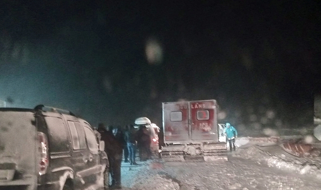 Kepçe uçurumdan düştü: 1 ölü, 2 kayıp