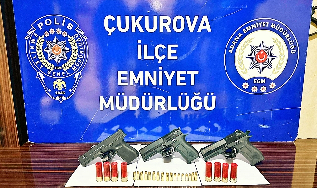 Masaj salonlarında kılıç ve silah ele geçirildi