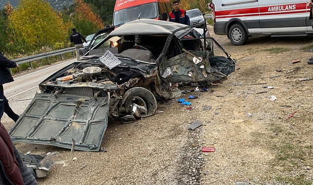 Otomobil hurdaya döndü: 1'i ağır 5 yaralı
