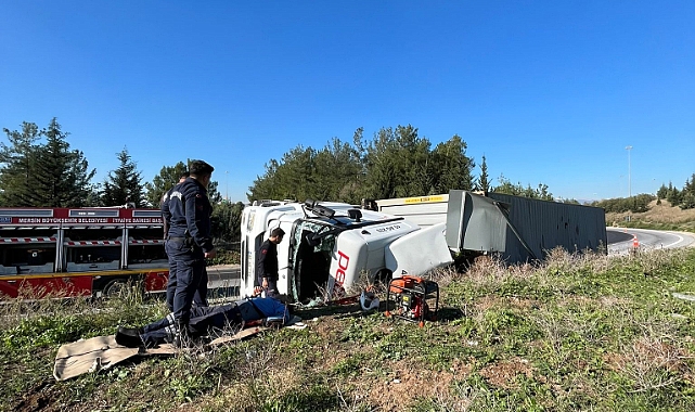 Tarsus'ta tır devrildi: 1 yaralı
