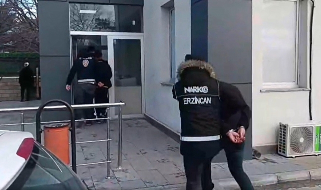 Bir miktar esrar ele geçirildi; 4 şüpheli gözaltına alındı