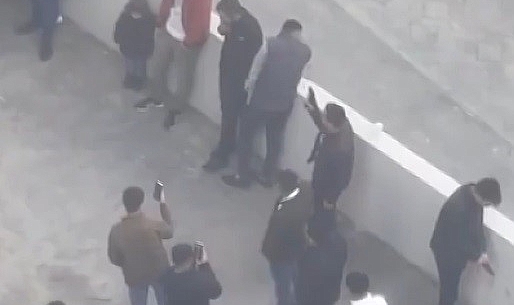 Çatışmayı aratmayan düğün: Çocuklara rağmen silahlar patladı