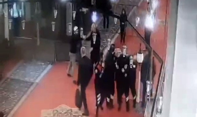 Fatih Camii’ndeki bıçaklı saldırı anı kamerada