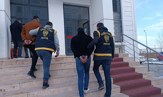 Hasarlı binalara dadanan hırsızlar yakalandı