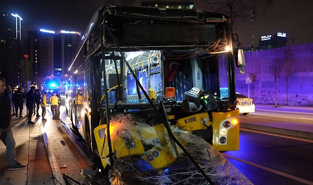 İETT otobüsü park halindeki hafriyat kamyonuna çarptı: 9 yaralı
