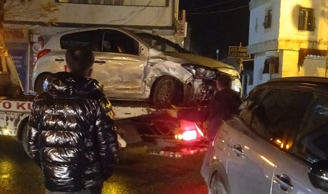 İki otomobil çarpıştı: 6 yaralı