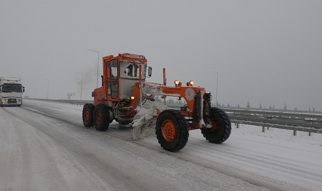 Kar yağışı ulaşımı güçleştiriyor: 46 köy yolu kapandı