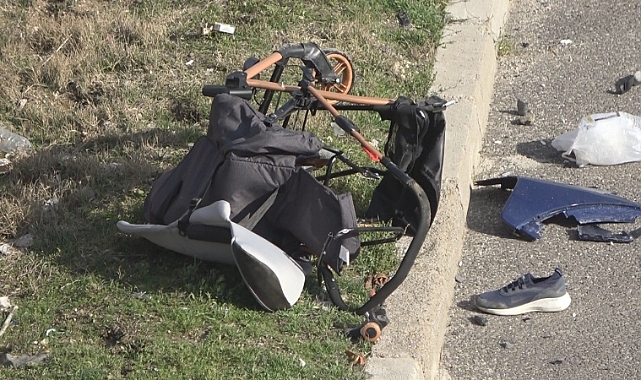 Karşıdan karşıya geçmeye çalışan aileye araç çarptı: 3 ölü, 1 yaralı