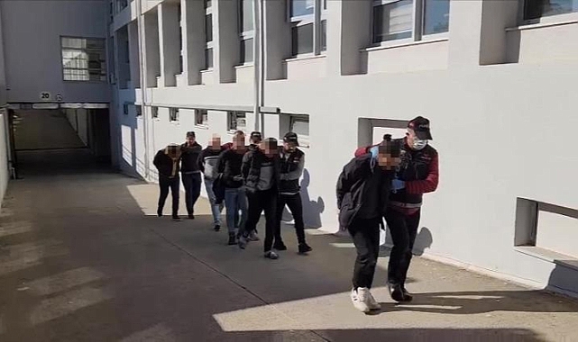 Narkotik polisleri kovalama sonucu durduğu kamyonette esrar ele geçirdi