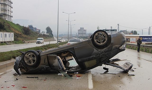 Ters dönen otomobilin sürücüsü yaralandı