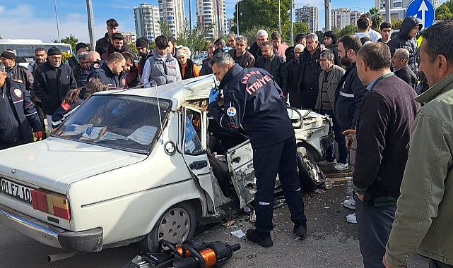Tofaş marka otomobil ile midibüs çarpıştı: 9 yaralı