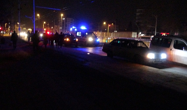 Traktör ile hafif ticari araç çarpıştı: 1 yaralı