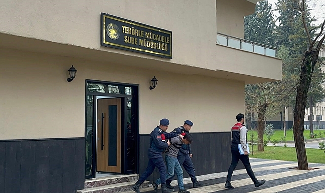 Yurda kaçak girmeye çalışan terör örgütü üyesini jandarma yakaladı