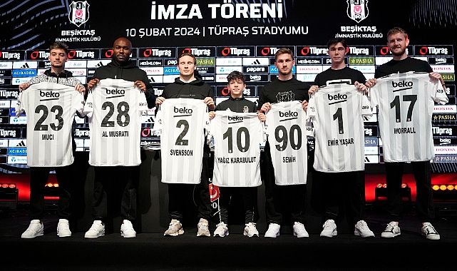 Beşiktaş yeni transferlerini tanıttı