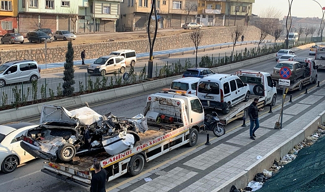 Freni patlayan çekici ortalığı savaş alanına çevirdi