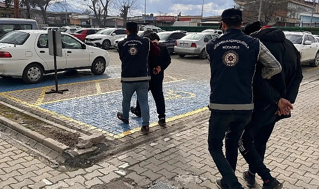 Göçmen kaçakçılığı suçundan 2 kişi tutuklandı