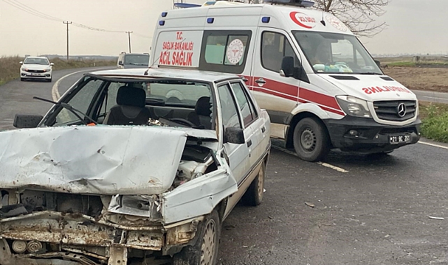 Otomobil ile minibüs çarpıştı: 4 yaralı