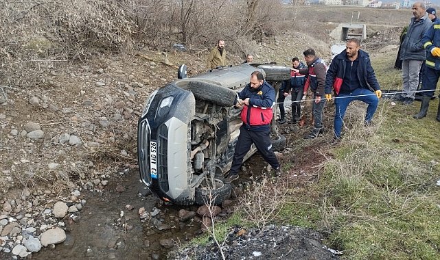 Otomobil yoldan çıkıp takla attı: 1 yaralı